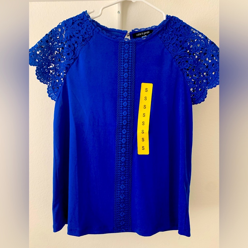Ladies’ Lace trim top